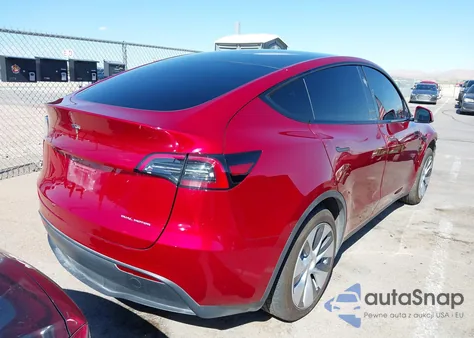 2024 Tesla Model Y Long Range Dual Motor All-Wheel Drive z USA, uszkodzony, nr VIN 7SAYGAEE1RF048102